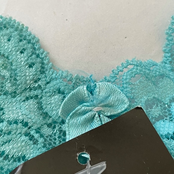 NWT & NWOT All 3 Thongs Are Large Were Packed Away - Picture 6 of 11